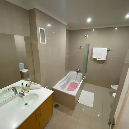 Spacious Ground-floor With Private & Heated Pool São Martinho do Porto