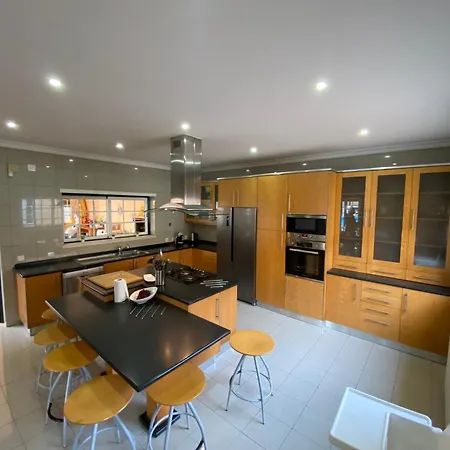 Villa Spacious Ground-floor With Private & Heated Pool São Martinho do Porto