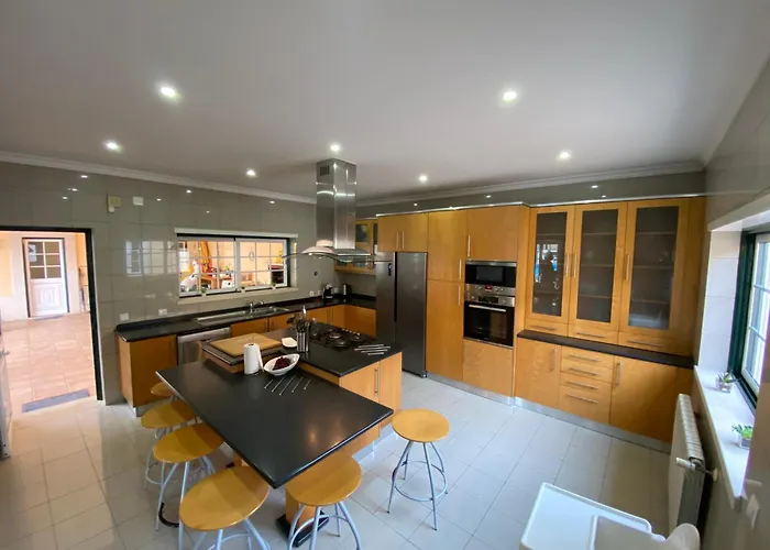 Villa Spacious Ground-floor With Private & Heated Pool São Martinho do Porto
