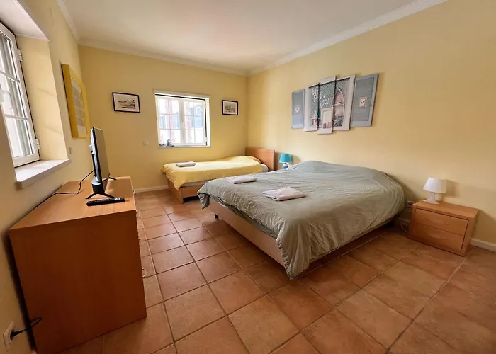 Spacious Ground-floor With Private & Heated Pool São Martinho do Porto